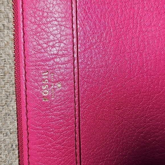 Fossil Pink wristlet - Picture 2 of 9